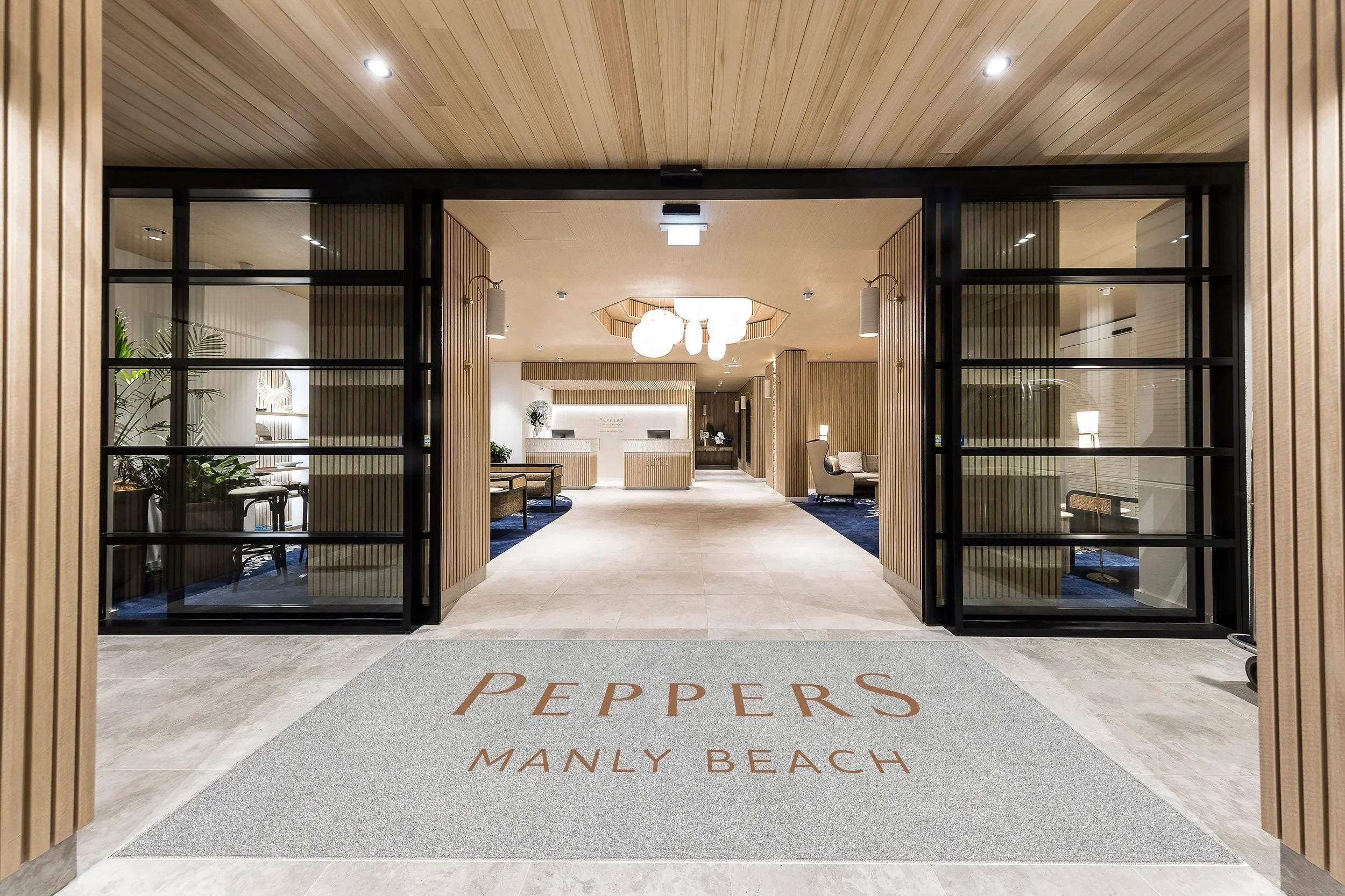 Ralph Kerle's Art Auction Extravaganza at Peppers Hotel Manly