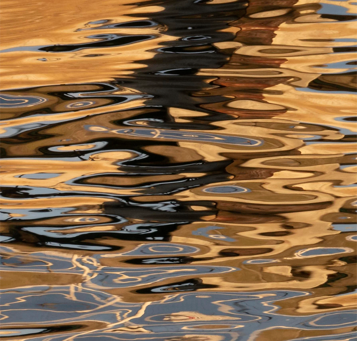 Ripple patterns on water surface with reflections
